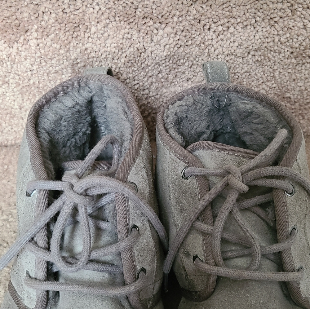 UGG Sz 11 Mens Gray Chukka Boots - Picture 8 of 17